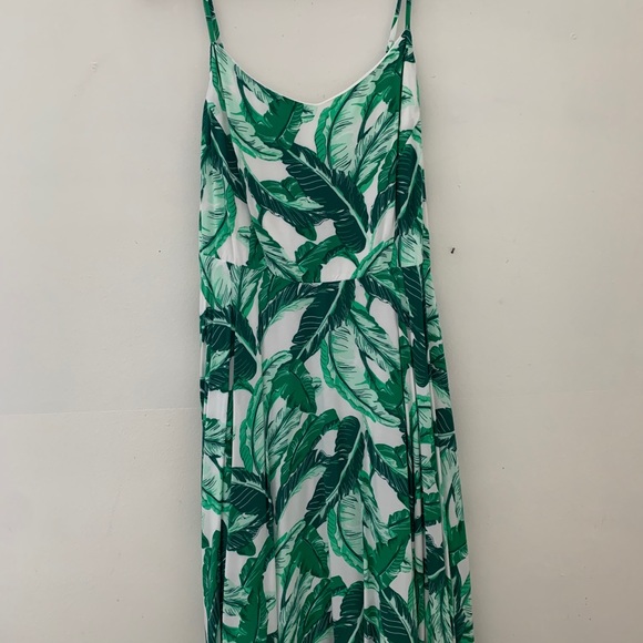 Old navy sundress never worn! New w/o tags. - Picture 2 of 5